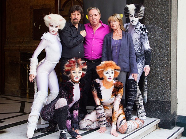 Hot Shot! Andrew Lloyd Webber & the Cats Creative Team Reunite with Some Furry Friends