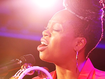 See If/Then's Tamika Lawrence Sing Dolly Parton's 'Little Sparrow' at 54 Below