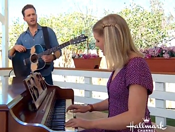 Watch Once Tour Stars Stuart Ward & Dani de Waal Perform 'Falling Slowly' on Home & Family