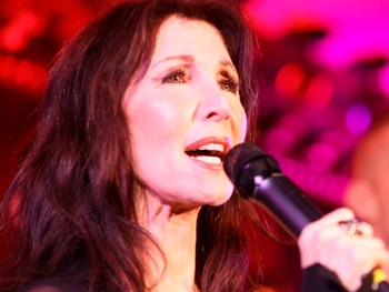 Watch Joanna Gleason's Beautiful Cover of James Taylor's 'Close Your Eyes'