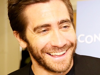 Video! Find Out Why Jake Gyllenhaal Is Bonding with Bees & Ruth Wilson Is Learning Physics in Constellations