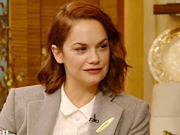 Watch 2015 Golden Globe Winner Ruth Wilson Talk the 'Wild Play' Constellations