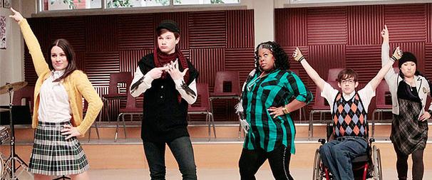 Golden Globes Honor Glee and a Gaggle of Stage Vets