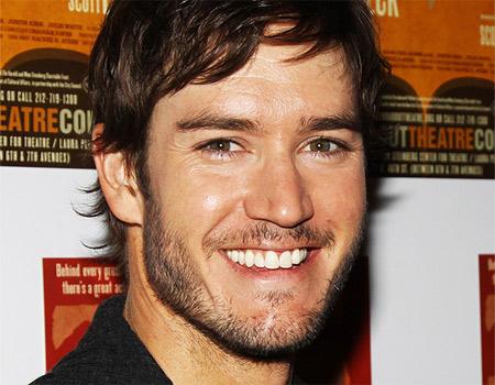TV Fave Mark-Paul Gosselaar Takes the Lead Onstage in The Understudy