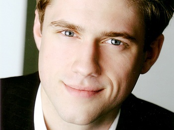 Aaron Tveit to Star as FBI Agent in USA Network Pilot