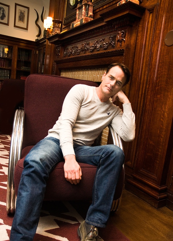 Private Lives Star Paul Gross on His Days in a Mountie Uniform and Bringing Anarchy to the Stage