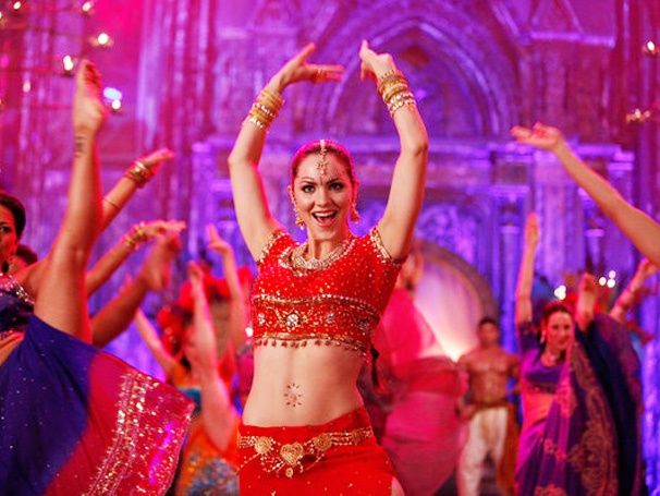 Katharine McPhee Becomes a Bollywood Bombshell, Uma Thurman Is a Friend with Benefits & More Smash Highlights