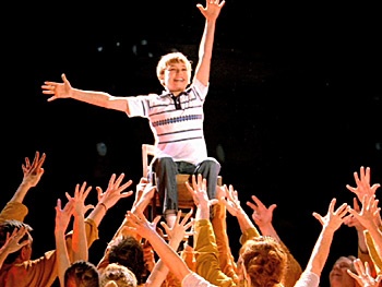 Boston Loves Ballet! Watch Audiences Cheer for Elton John Musical Billy Elliot