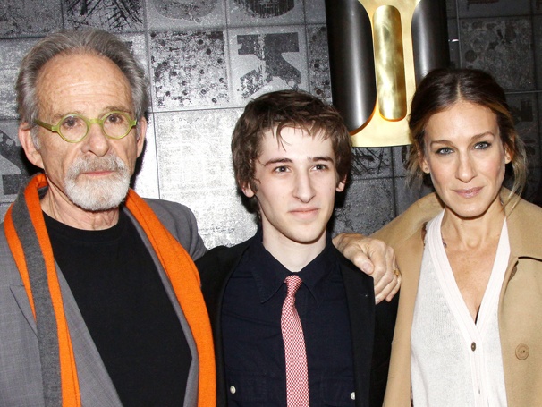 Sarah Jessica Parker Congratulates Ron Rifkin & Noah Robbins on Opening Night of The Twenty-Seventh Man