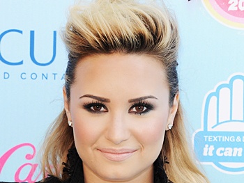 Demi Lovato and Naya Rivera to Spark a Lesbian Love Affair on Glee