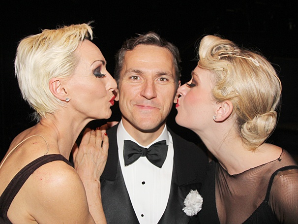 All He Cares About Is Love! See Olympic Figure Skater Elvis Stojko Glide Into Chicago as Billy Flynn