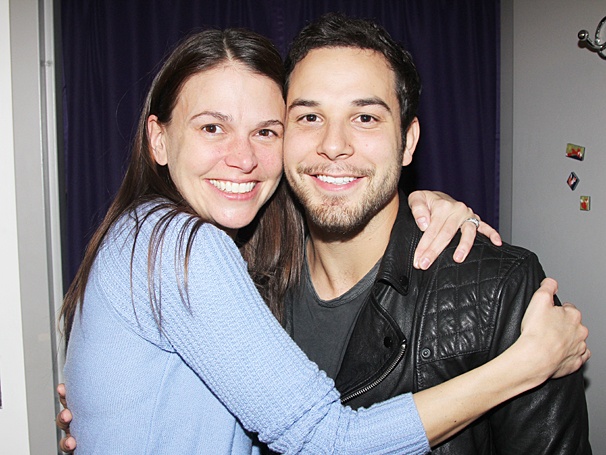 Pitch Perfect Fave Skylar Astin Jumps on the Bus with Violet Star Sutton Foster