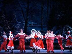 White Christmas Announces Complete Cast, Adds Performances