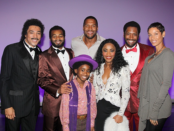 Live's Michael Strahan Grooves Backstage at Motown The Musical