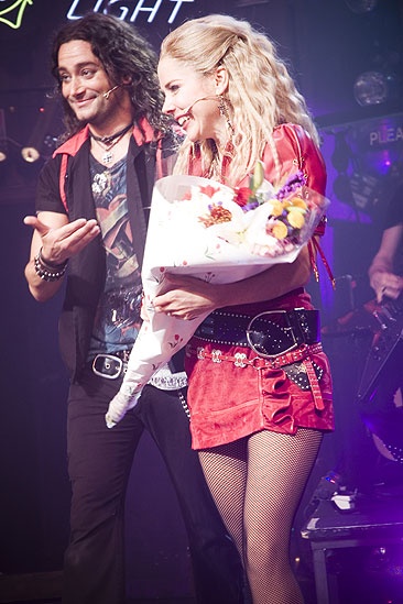 Kerry Butler first performance in Rock of Ages – Kerry Butler – Constantine Maroulis (curtain call)