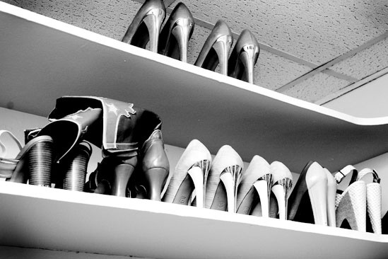 Megan Hilty backstage – shoes