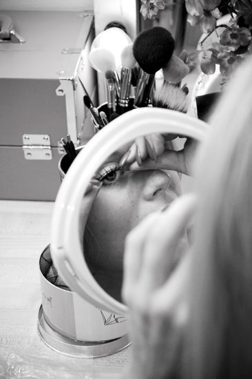 Megan Hilty backstage – eyelashes