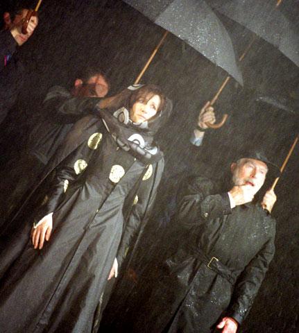 Mary Stuart - Show Photo - Harriet Walter (rain)