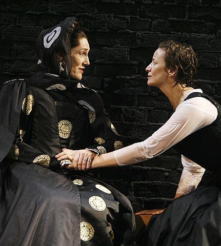 Mary Stuart - Show Photo - Harriet Walter - Janet McTeer (wet)