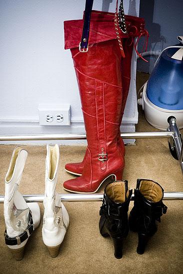 Kerry Butler first performance in Rock of Ages – footwear