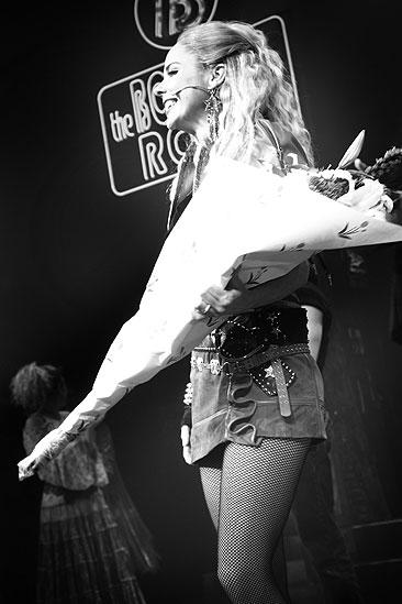 Kerry Butler first performance in Rock of Ages – Kerry Butler (curtain call flowers)