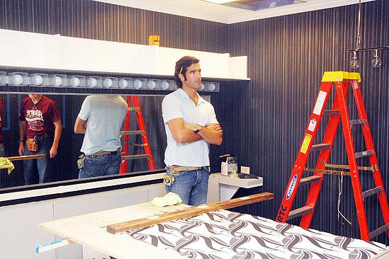 John Stamos Dressing Room - Carter Oosterhouse halfway 