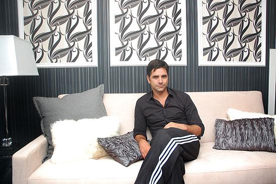 John Stamos Dressing Room - John Stamos after