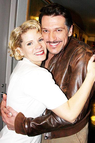 Kelli O'Hara Return to South Pacific – Kelli O'Hara – Paulo Szot (hugging)
