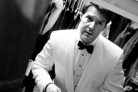 Ragtime shopping – Ron Bohmer (white jacket)
