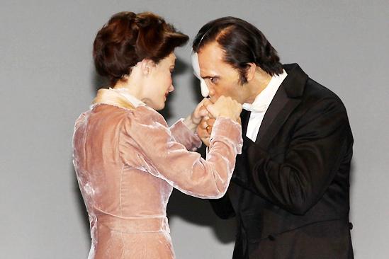 Love Never Dies Opening - Sierra Boggess - Ramin Karimloo - kiss