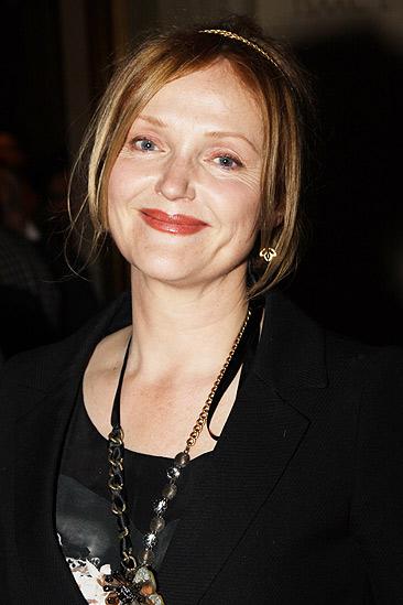 Red opening – Miranda Richardson