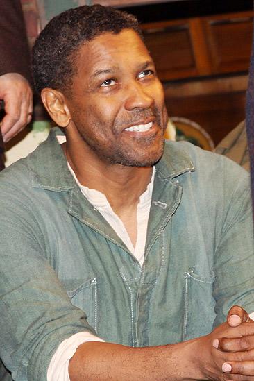 Fences Opening Night – Denzel Washington (curtain call)