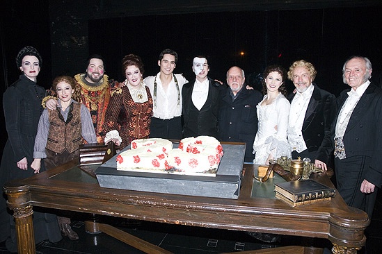 Phantom of the Opera 23rd Anniversary – stars with cake