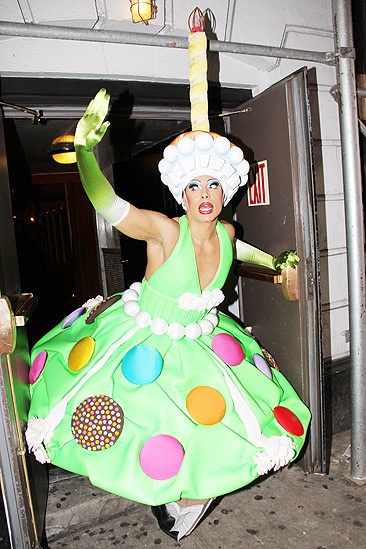 Priscilla Star Cupcake Delivery – Thom Allison (theater)