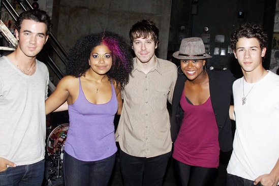 Jonas Idiot – Kevin Jonas – Rebecca Naomi Jones – John Gallagher Jr. – Christina Sajous – Nick Jonas