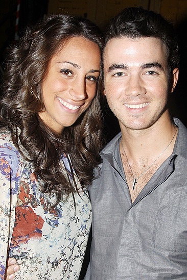 Jonas Addams – Kevin Jonas – Danielle