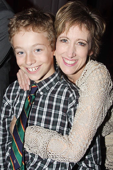 Elf opens - Valerie Wright - son