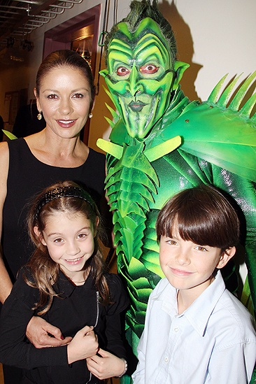 Zeta-Jones Spider- Catherine Zeta-Jones - Patrick Page - Carys - Dylan 