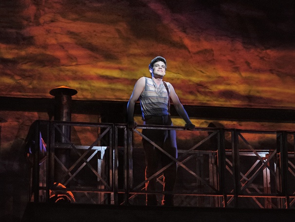 Show Photos - Newsies - Jeremy Jordan