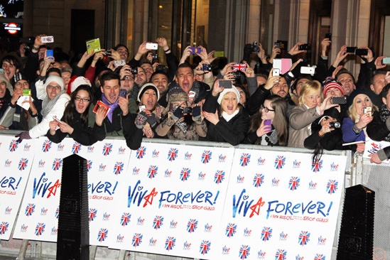 Viva Forever – crowd