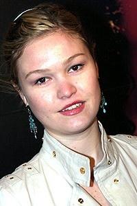 The Phantom of the Opera Movie Premiere - Julia Stiles