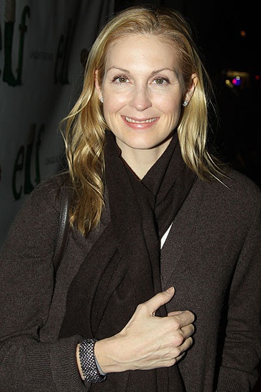 Elf opens  – Kelly Rutherford