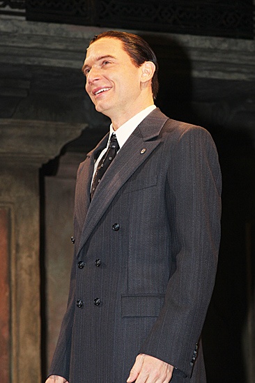 Evita – Opening – Michael Cerveris