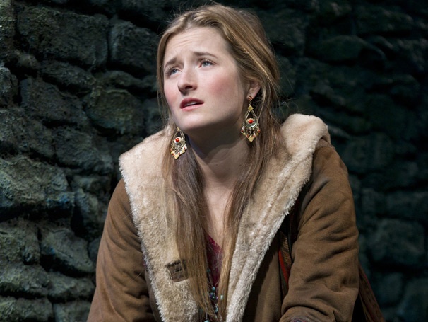 Show Photos - The Columnist - Grace Gummer