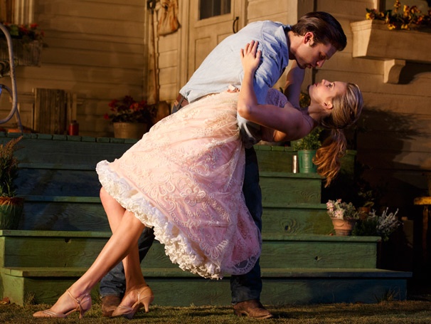 Show Photos - Picnic - Sebastian Stan - Maggie Grace