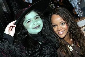 Wicked Day 2005 - green girl - Rihanna
