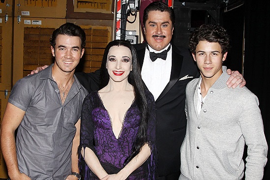 Jonas Addams – Kevin Jonas – Bebe Neuwirth – Merwin Foard – Nick Jonas