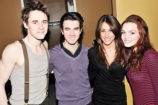 Spiderman Kevin Jonas – Reeve Carney – Kevin Jonas – Danielle – Jennifer Damiano