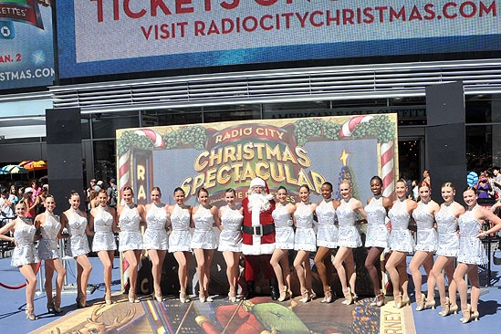 Radio City Rockettes in Times Square – the Radio City Rockettes 