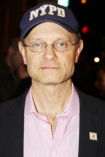 Standing opening – David Hyde Pierce